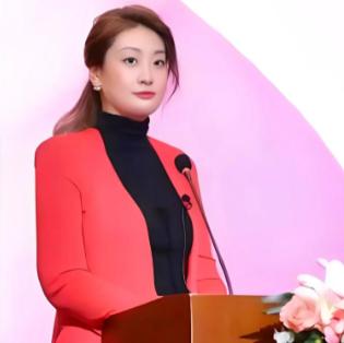 宗馥莉下手太狠
娃哈哈大换血
失去的人心还能返回来吗？


宗馥莉的手术刀太快了