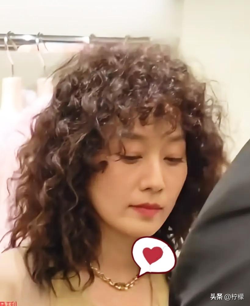 马伊琍如今的状态，
给所有女人都提了个醒：那就是无论你身材再好，再漂亮，也一定要