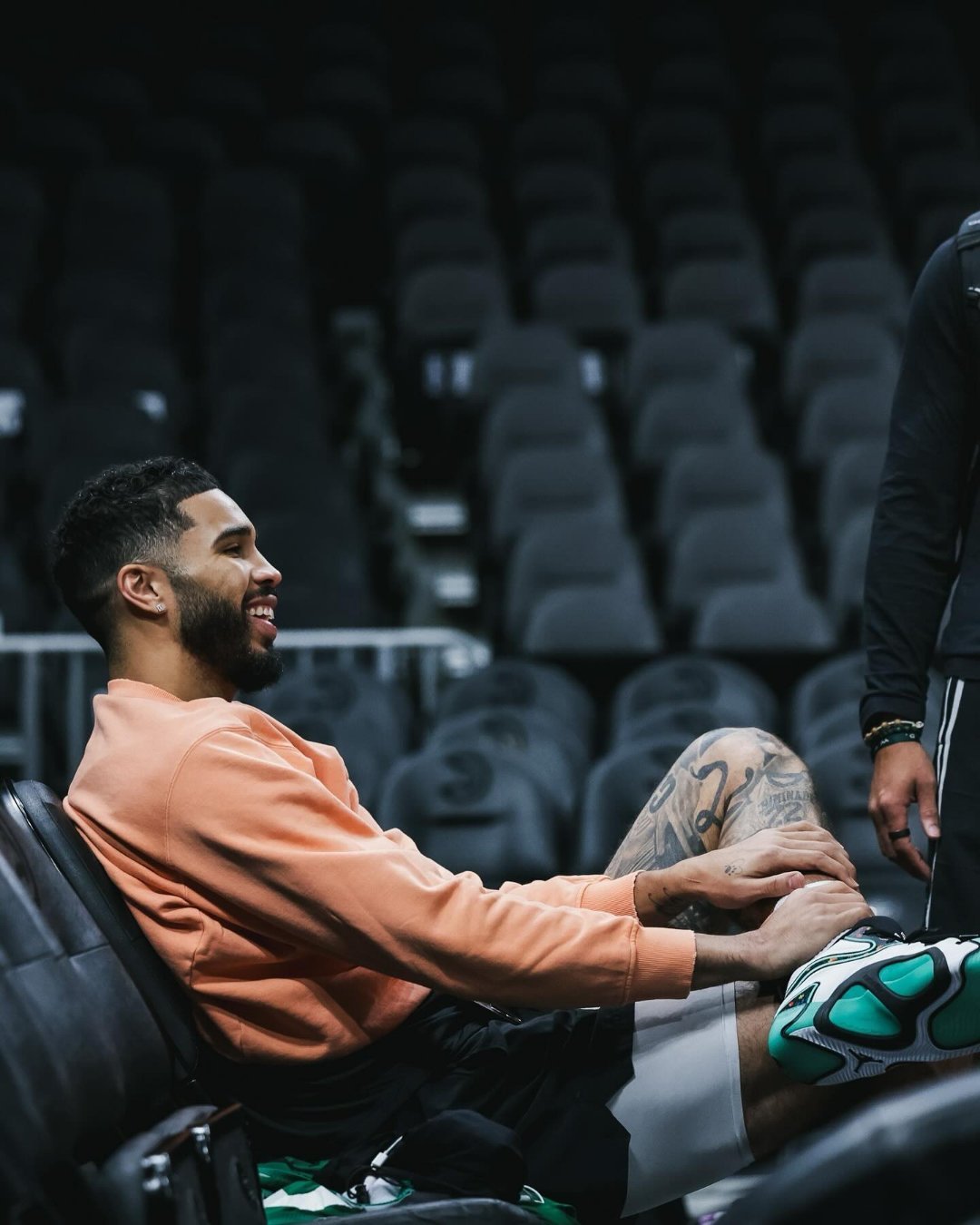 客场对阵老鹰，赛前这轻松的氛围！#nba开新大集# ​​​