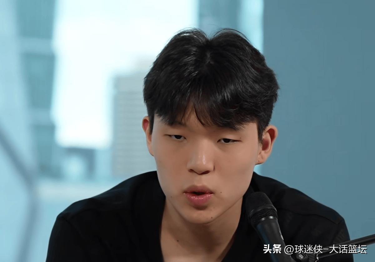 杨瀚森给自己打60分！首个NBA赛季，他说了句大实话

开拓者球员杨瀚森近日接受