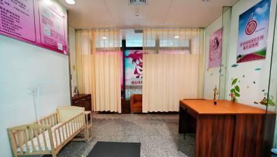 厦站微提示厦门火车站候车室内设有母婴室，为宝妈提供温馨舒适的候车环境。（文图：厦