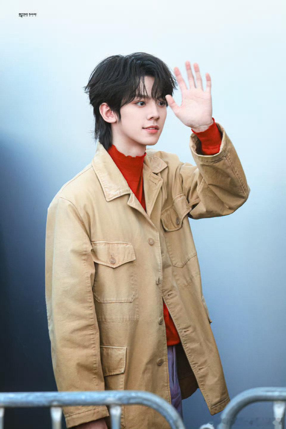 登陆少年米兰时装周看秀路透朱志鑫、张泽禹、张极、左航、苏新皓 