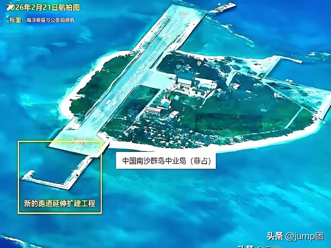 菲律宾在中业岛上趴了五十年了，铁线礁就在它旁边四公里远的地方，小艇开过去用不了十