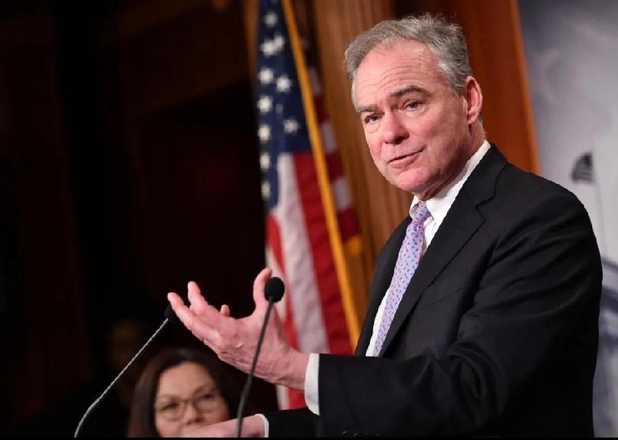 特朗普关于格陵兰岛的言论真是闹得沸沸扬扬。自上任以来，他多次扬言要拿下格陵兰岛，