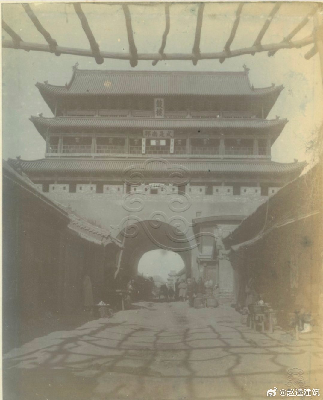 当19世纪末的镜头，沿着平汉铁路（京汉铁路）的钢轨一路南下，为我们留下了彰德府（