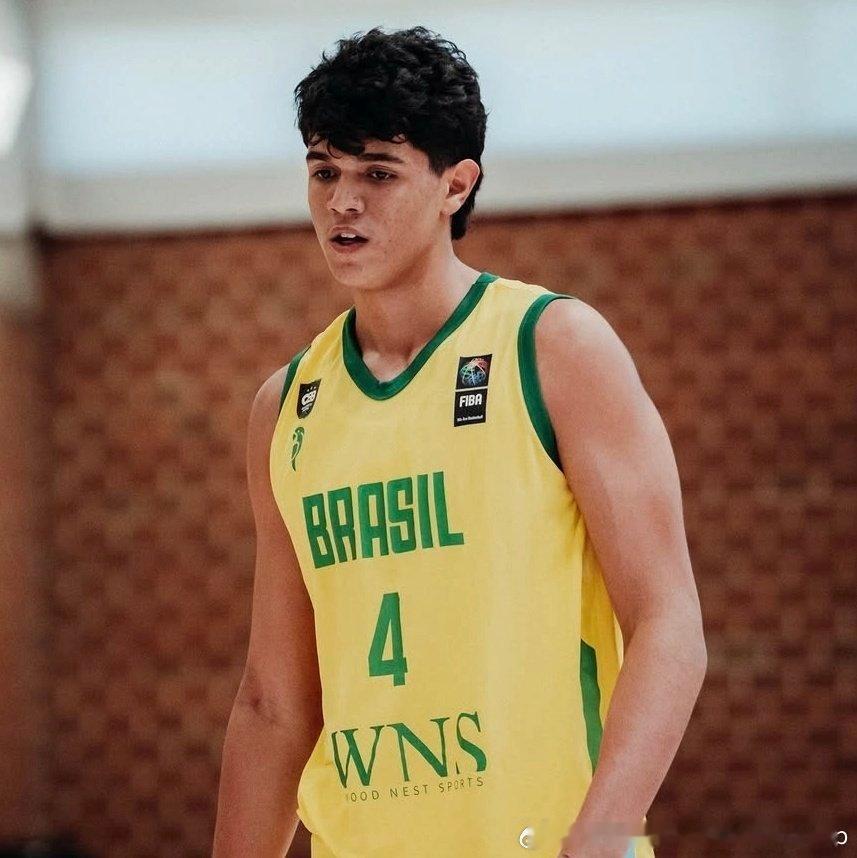 继巴西U18国青核心Mathias Vazquez(2008-203cm-F)遭