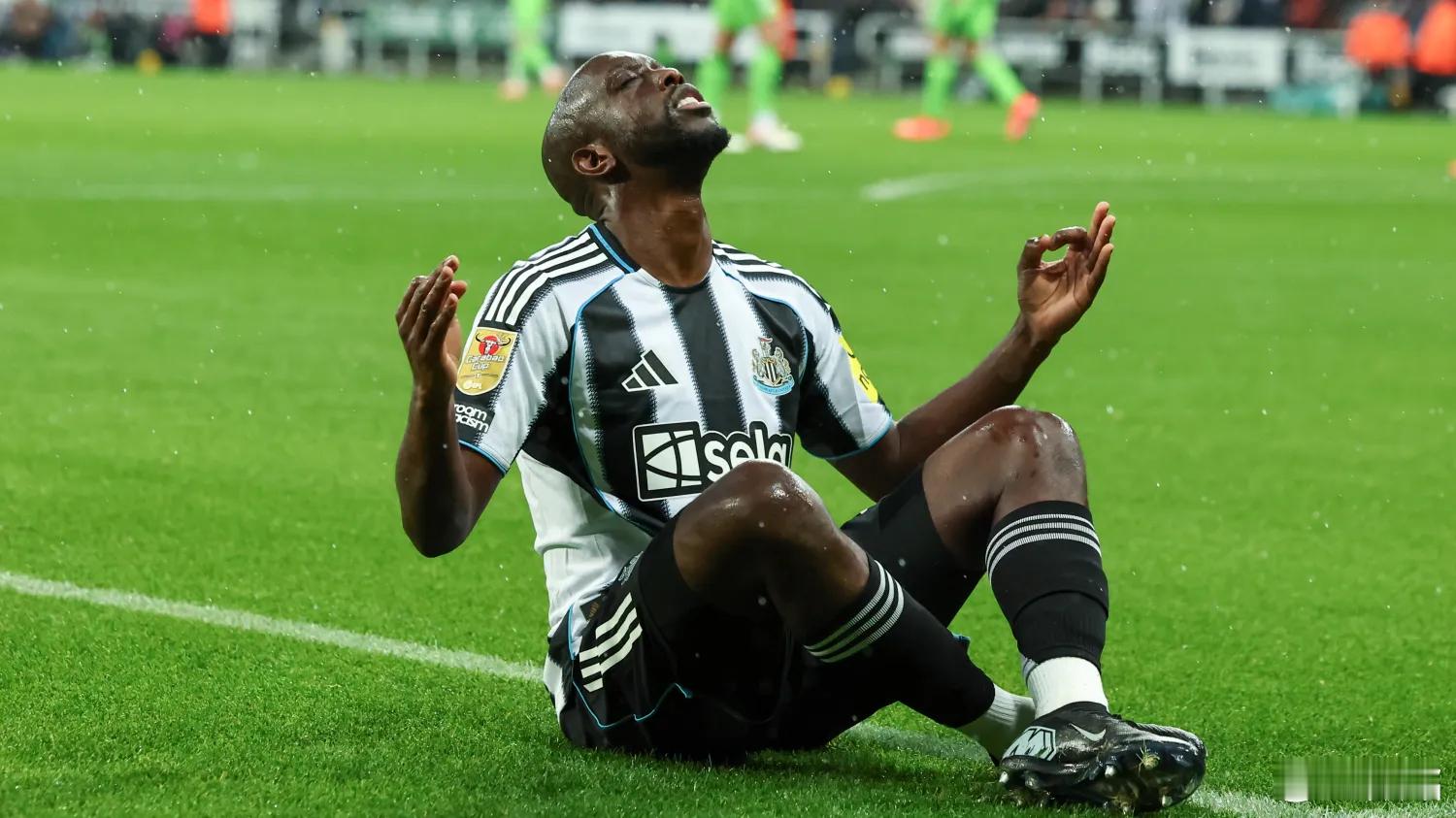 纽卡斯尔2比1富勒姆 在因伤错过了20场比赛之后，纽卡斯尔的5000万英镑新援维