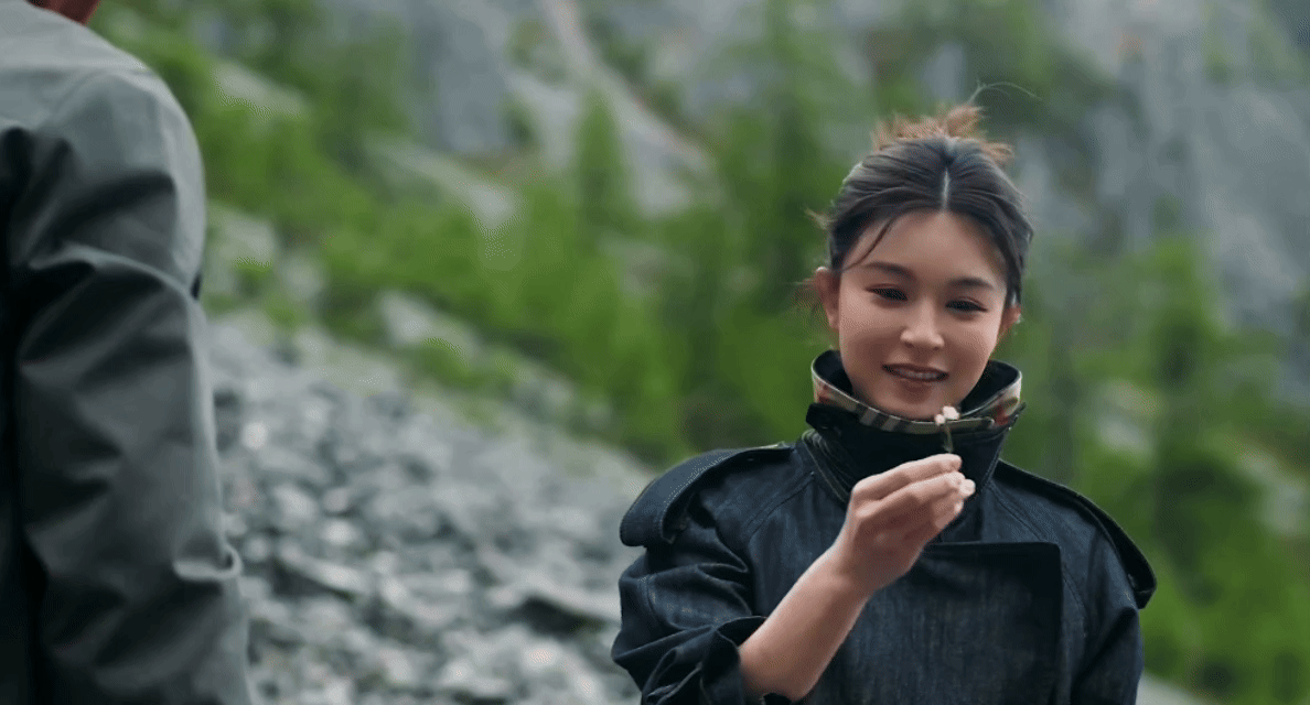 文咏珊和香格里拉的适配度 在《与 Burberry 同行》中，文咏珊与香格里拉高