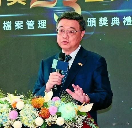 卓荣泰多次不副署立院三读通过的法案，导致行政、立法两个机构纷争。卓荣泰昨天（7日