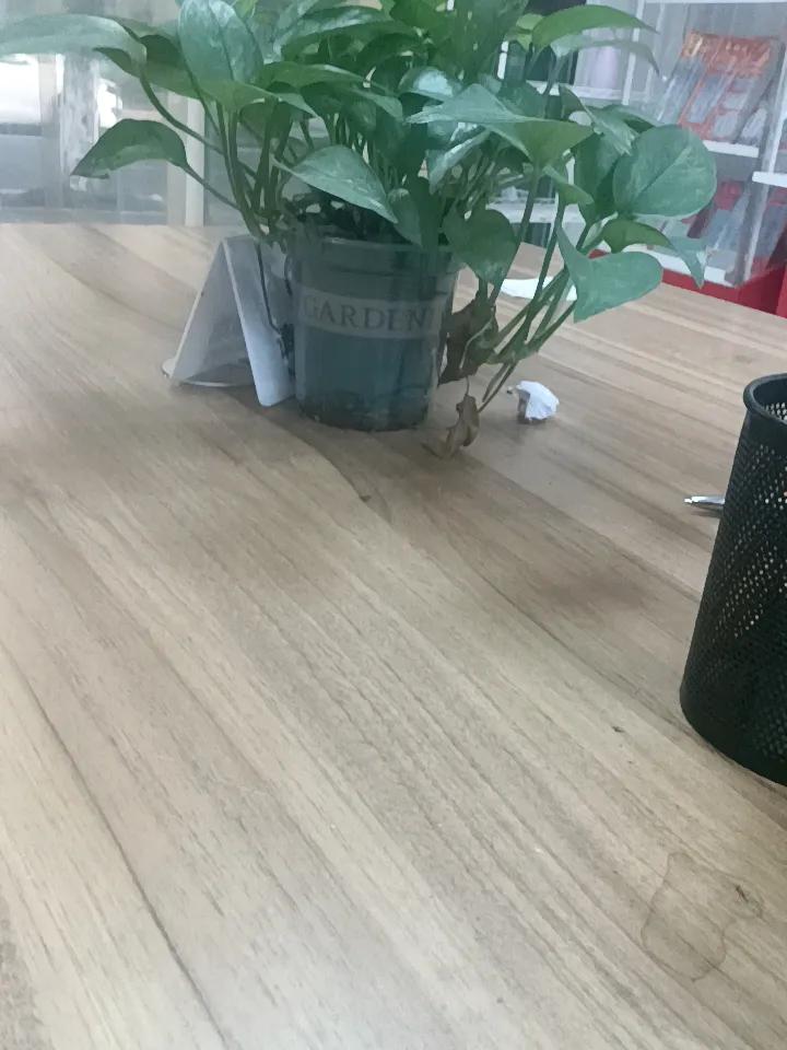 干工厂按天算工资，200块一天，每天上班8.5小时。
加班就按小时折算日薪，法定