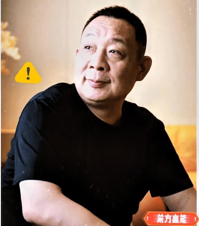 他拆穿了消费疲软的真正答案。
 
于东来近期的分享直击内需痛点：拉不动消费的核心