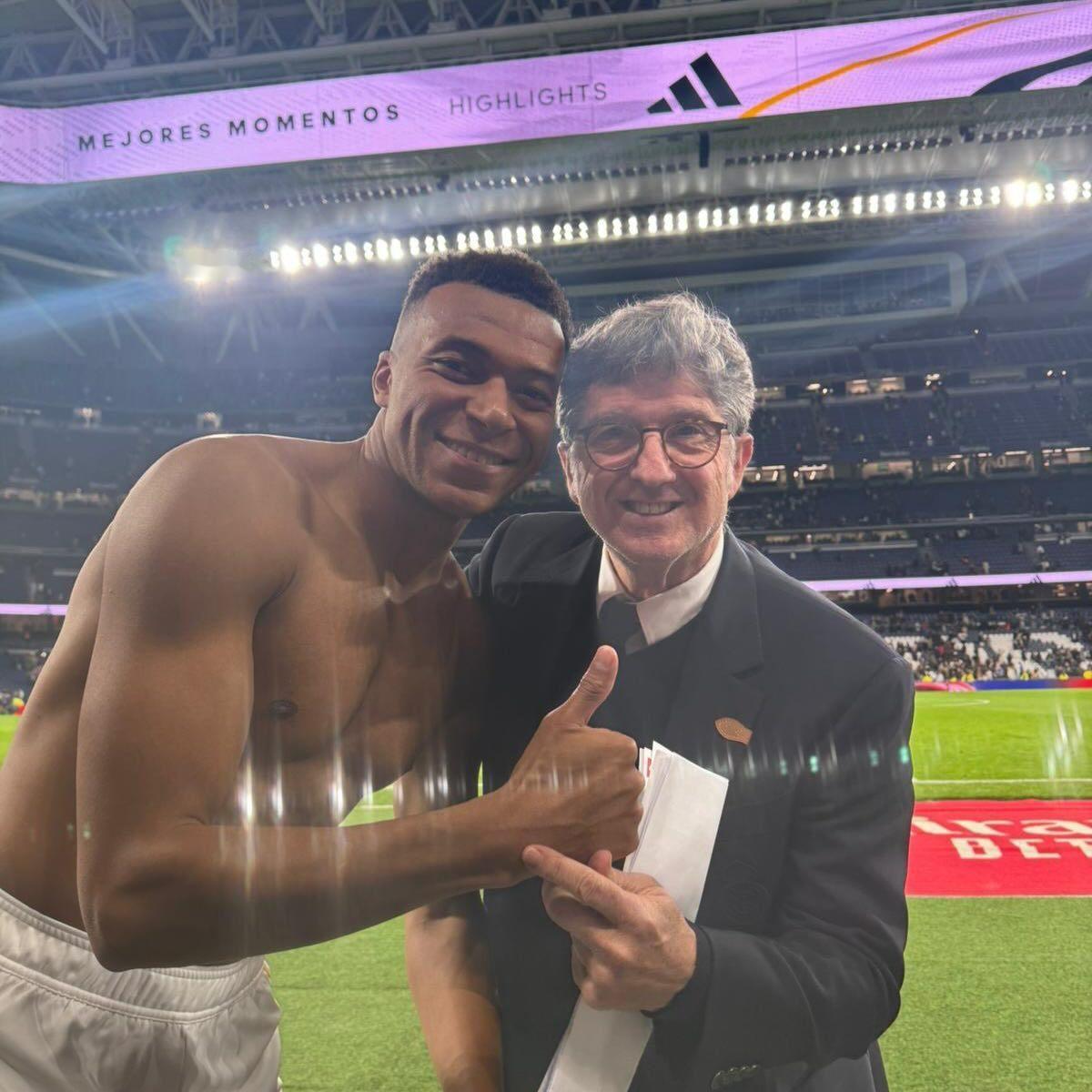 很难想象如果这个人和我这样合照的话我会不会转头直接一口就嘬上去