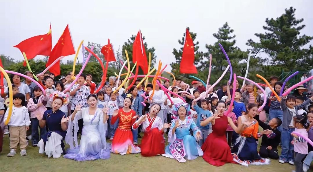 费县中华奇石城国庆假期人气爆棚！万人合唱、民俗演艺、特色活动轮番上演，游客络绎不