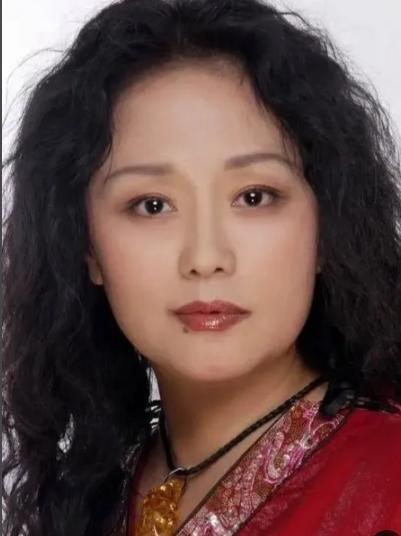 1979年，饰演潘金莲的廖学秋因为拍戏，和老公分别了六个月，她归心似箭，往家赶，