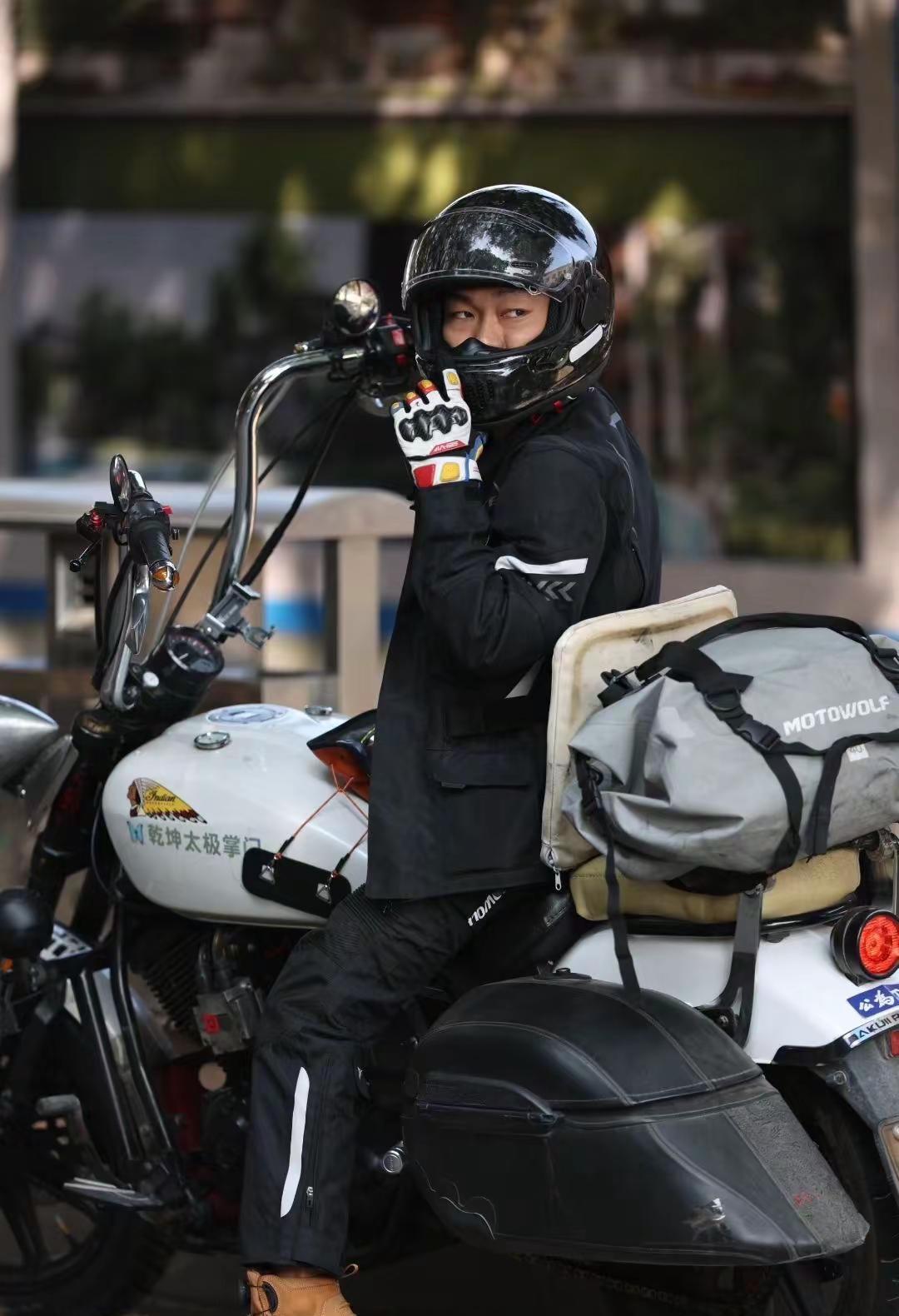 中国河口瑶族自治县。边境交警辛苦啦～