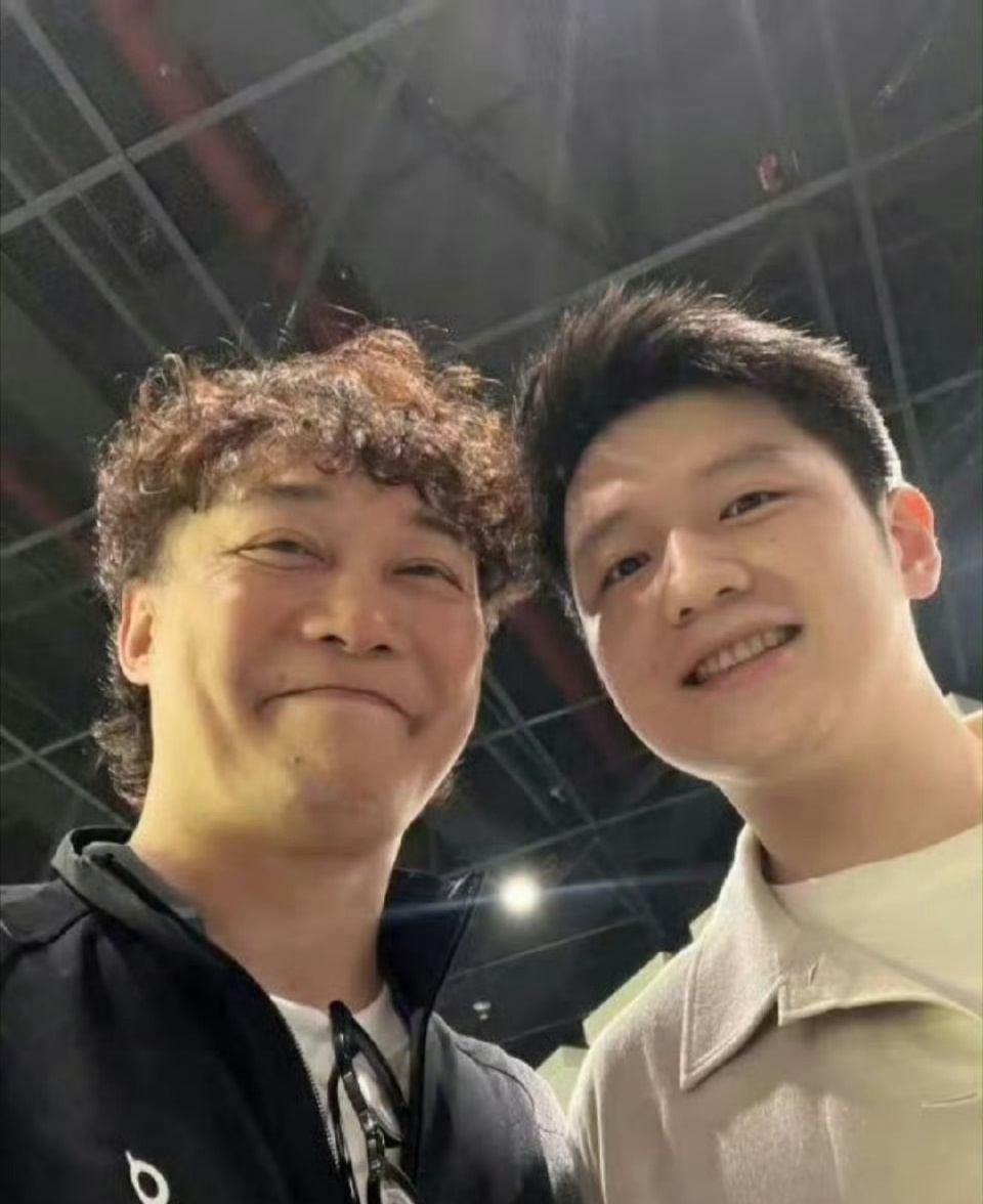 樊振东的深情偏爱藏不住了！直言《K歌之王》超对味，循环到包浆的热爱谁懂，蹲一个E