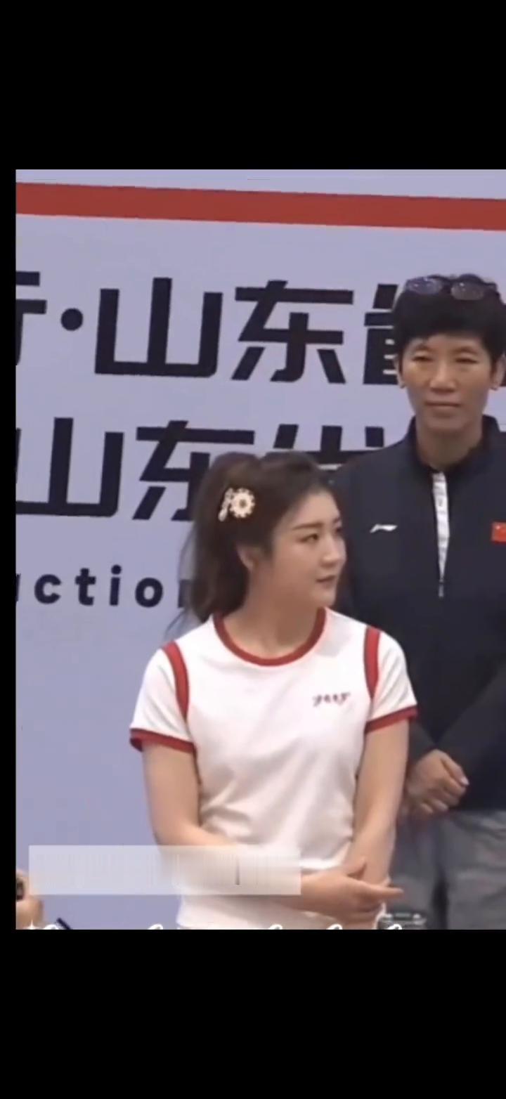 最后一个小小请求，回到家乡了，能不能家乡话欢迎一下全国的朋友来山东、来青岛。我刚
