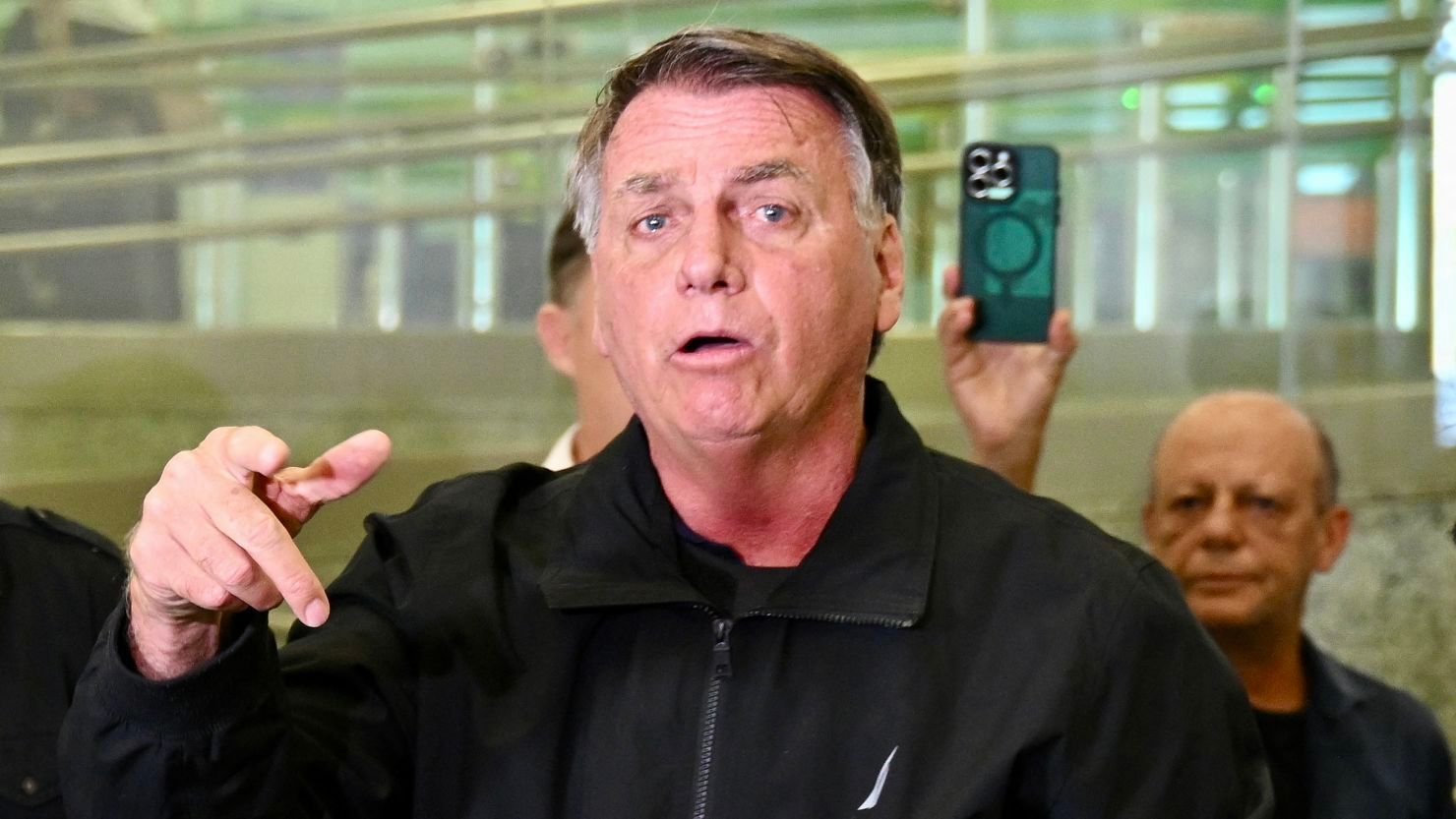 🇧🇷 巴西联邦最高法院法官亚历山大·德·莫赖斯于11月25日正式裁定开始对巴