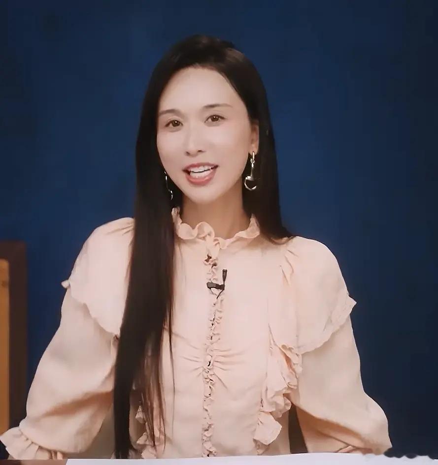她似乎已经变成了另一个人，这居然是林志玲，你能认出来吗？ ​​​