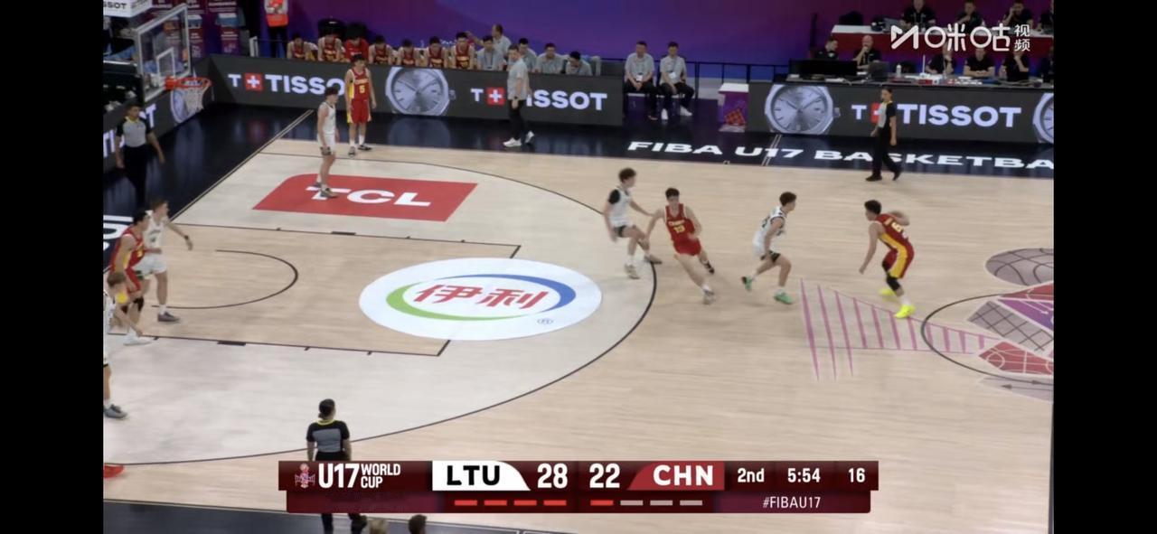 中国U17男篮上半场表现出来的样子，比立陶宛队球员的确要弱一些

这个弱，主要是