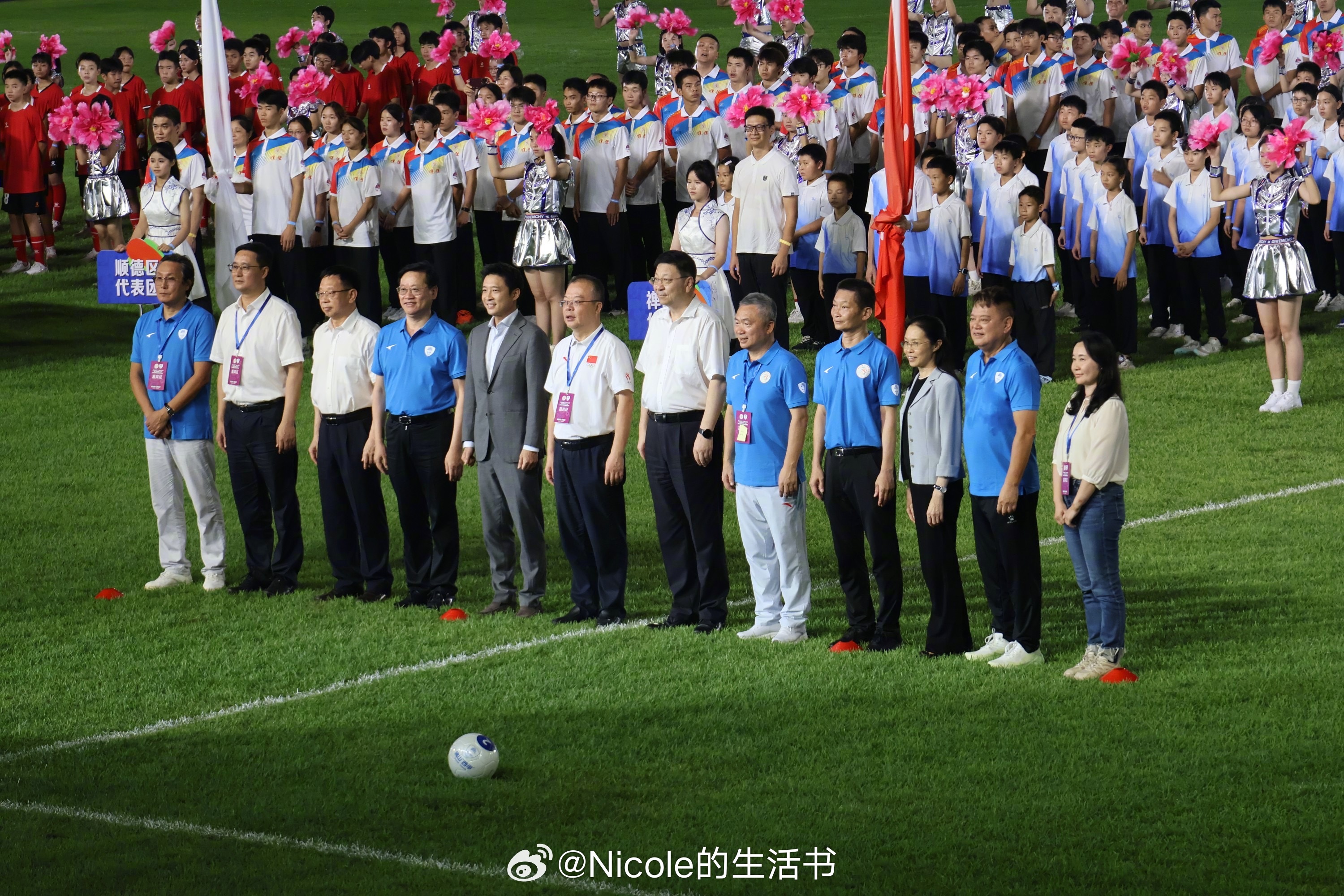 救命！佛山 “西甲” 揭幕赛燃爆了！⚽从方阵入场的热血，到升旗宣誓的庄严，开球仪