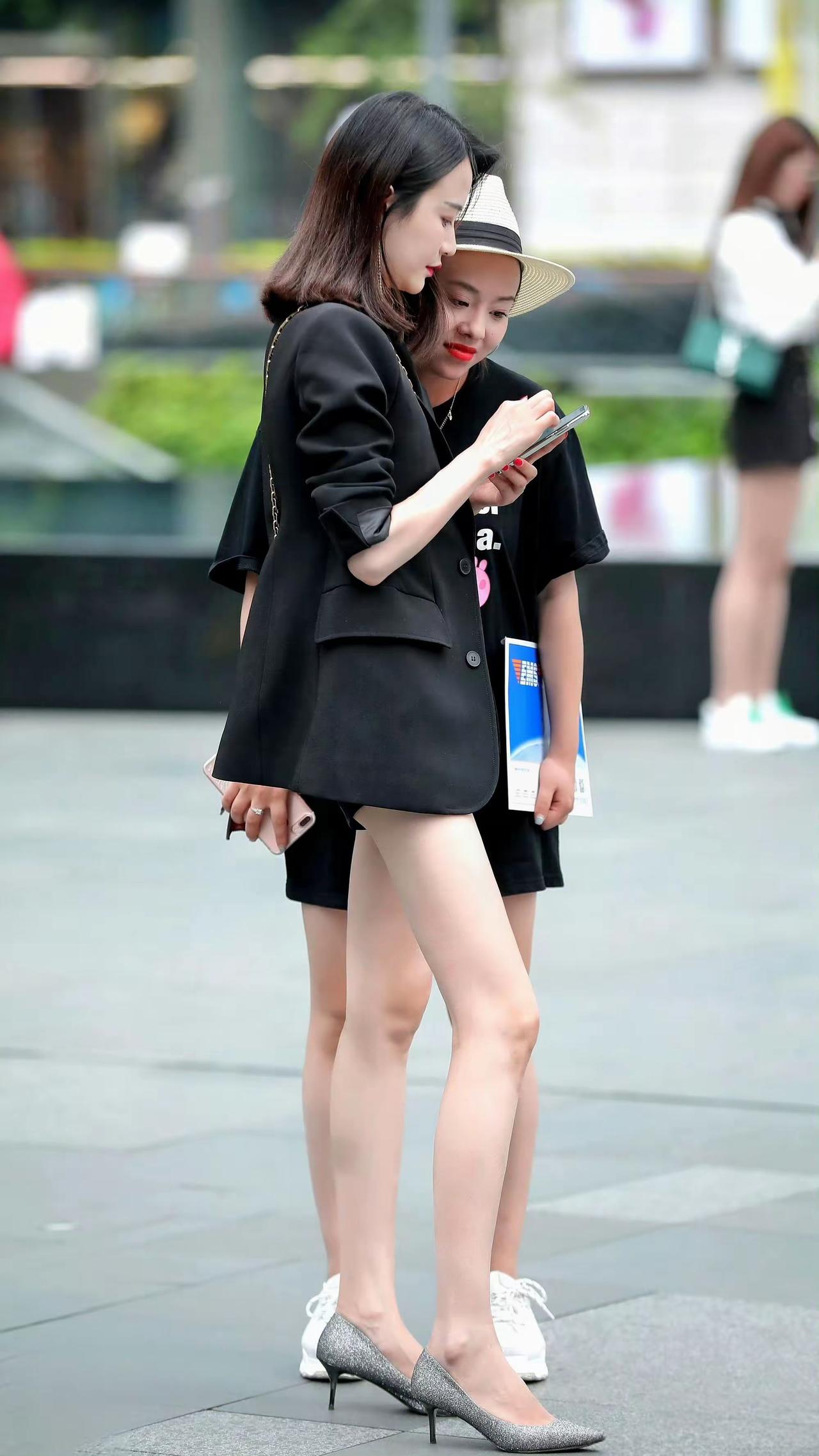 都市时尚穿搭指南，黑白配尽显优雅气质魅力街拍一起分享 汉族是不是多民族融合的结果