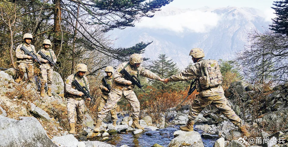 边关月  【强军早报 】军事早知道1、隆冬时节，新疆军区雀干托盖边防连组织官兵巡