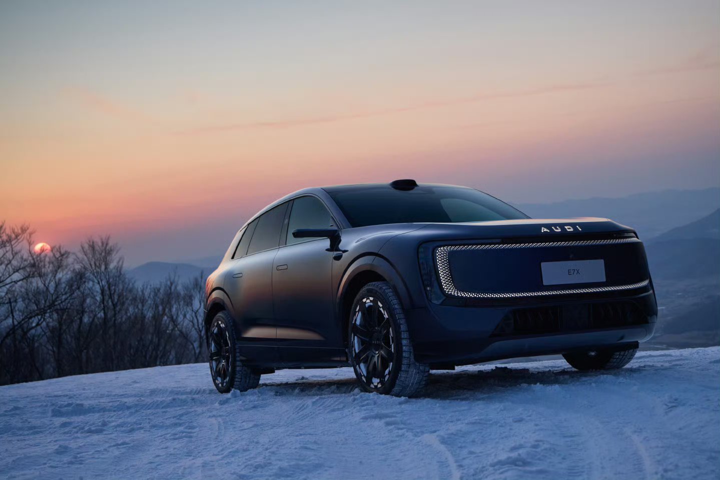 奥迪全新智慧客厅内饰揭秘什么叫居家松弛感？环抱座舱、悬浮通道、原木饰板，再配上星