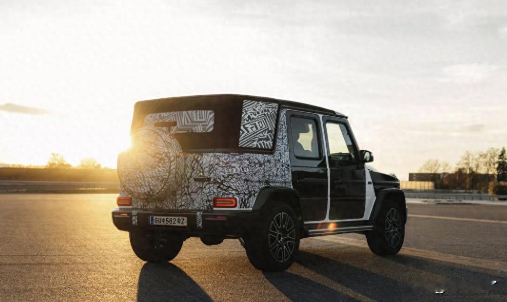 奔驰G级敞篷时隔8年要复活，买家会买账吗？
奔驰终于要让G级敞篷版回归了。近日官