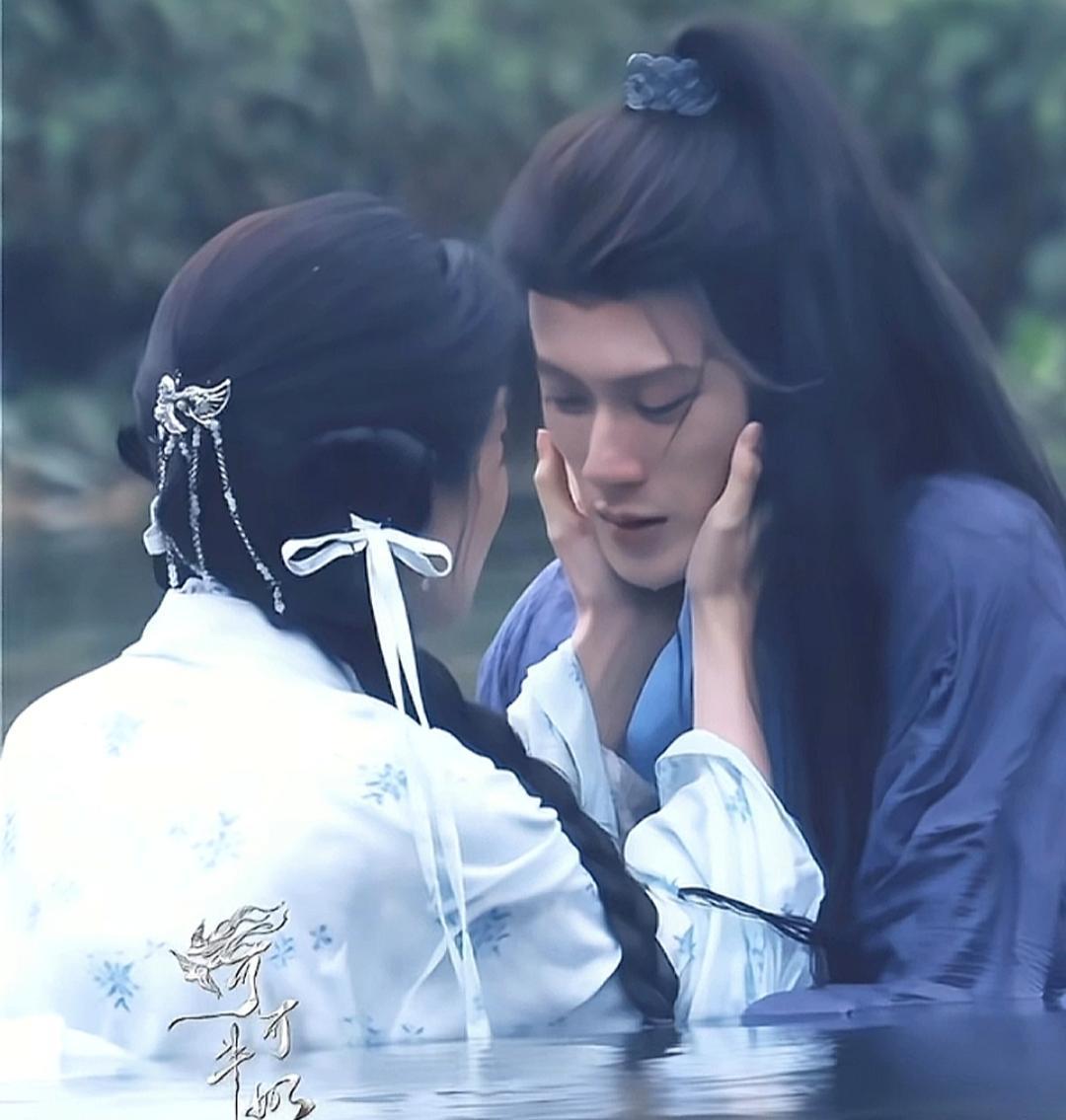 《何不同舟渡》对原著最大的意难平，其实不是章月回的死因，而是把小六写死了。好像她