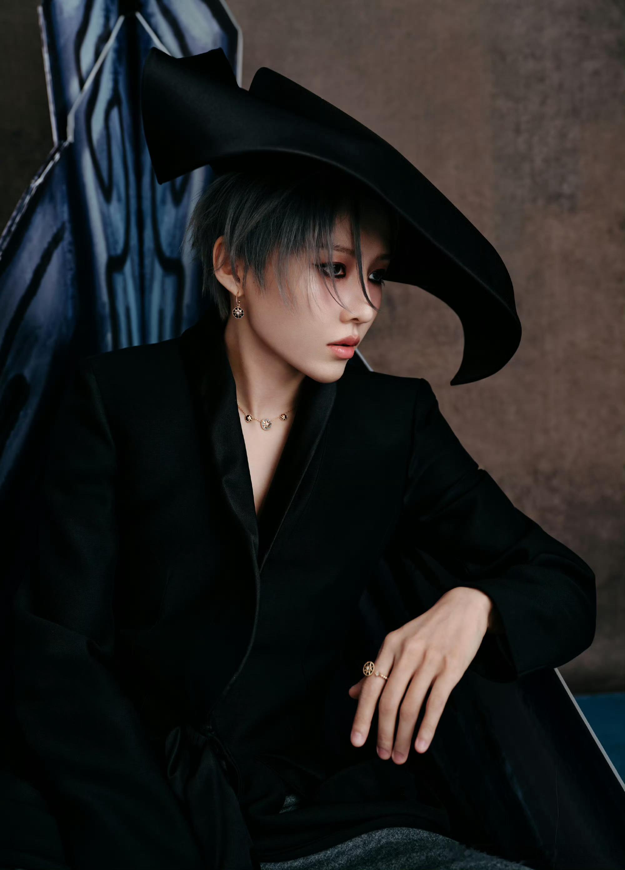 刘雨昕微博之夜率先出图了，屏住呼吸！ 微博之夜出图