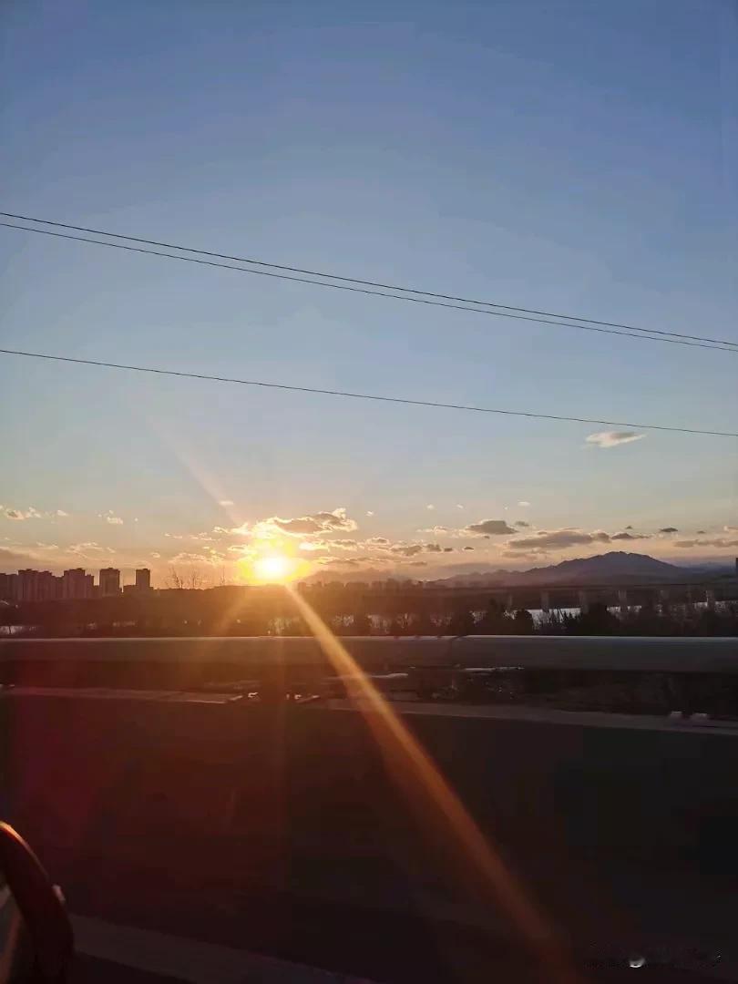 新的一周，万事用“勤”！
  勤于思考、勤于阅读、勤于创想、勤于实践，只有这样，