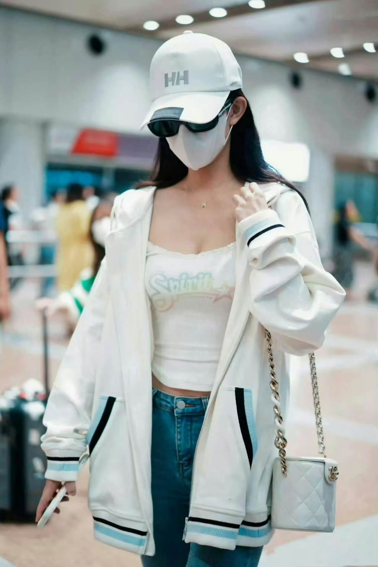 孟子义身材好到犯规孟子义光看背影就会觉得是大美女孟子义腰比名牌细 谁能不爱孟子义