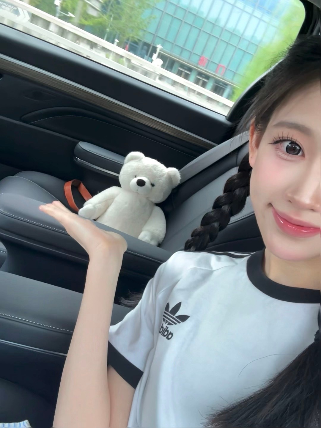 臭美小孩👧🏻不困不困不困不累不累不累 plog 蒋依娜nana[超话]  ​