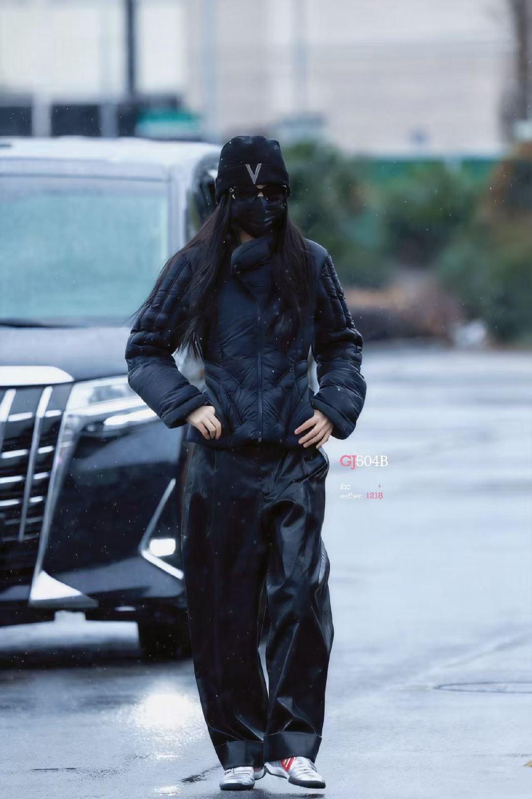 虞书欣雨中饭撒虞书欣雨中上班路透宝宝一路饭撒hhhh虞书欣