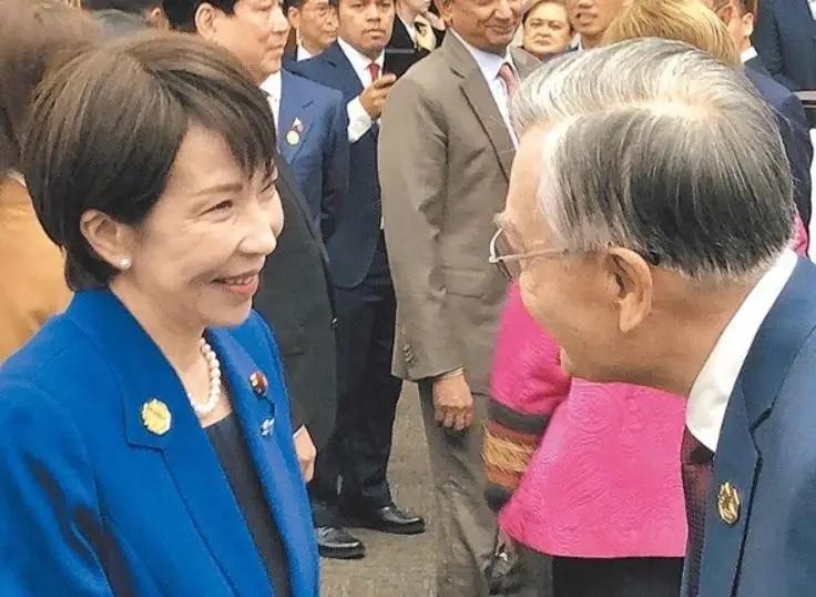 与中方会谈后，
反华的高市早苗，公开作出恶劣反华举动。

高市早苗是日本自民党第