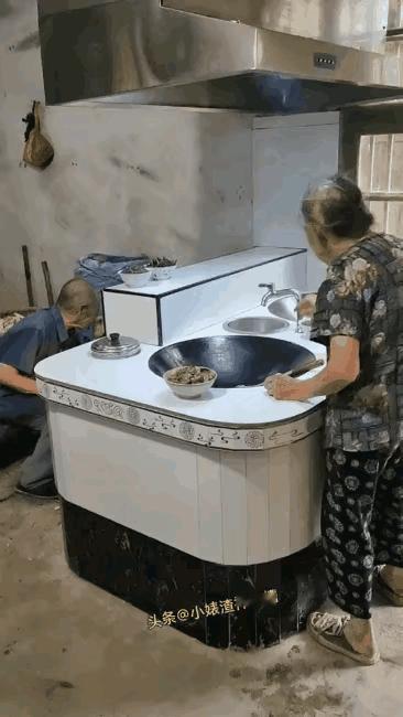只有经历的人才知道这种锅的刷锅水是怎么清出来的