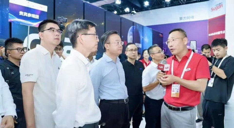 做结构生物学的都懂，曙光8000这种“超智融合”来得太及时今年WAIC算力展区逛