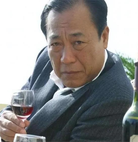 电视剧《潜伏》中吴站长每句话都是经典！

颓废篇
“凝聚意志， 保卫领袖， 这八