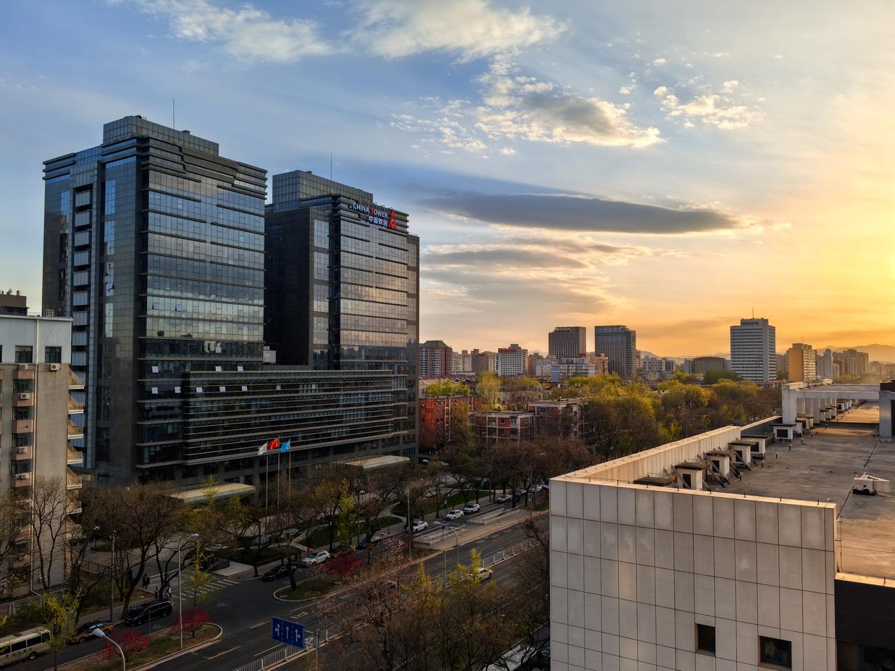 谁能想到晚上9点多的北京夜空如此美丽。