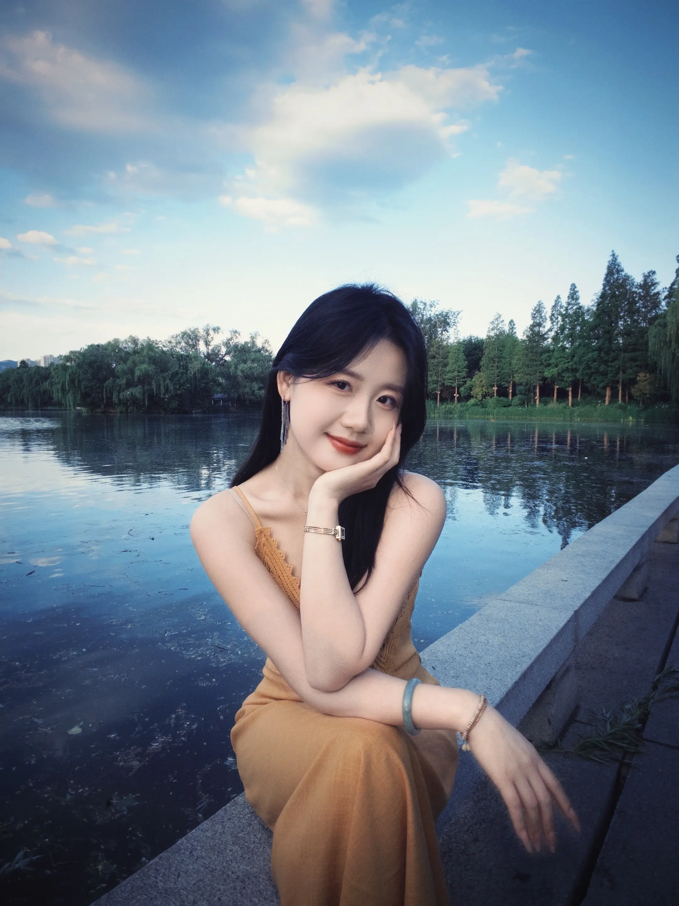 “世界上最澄澈纯粹的事物 不过遇见第一眼”