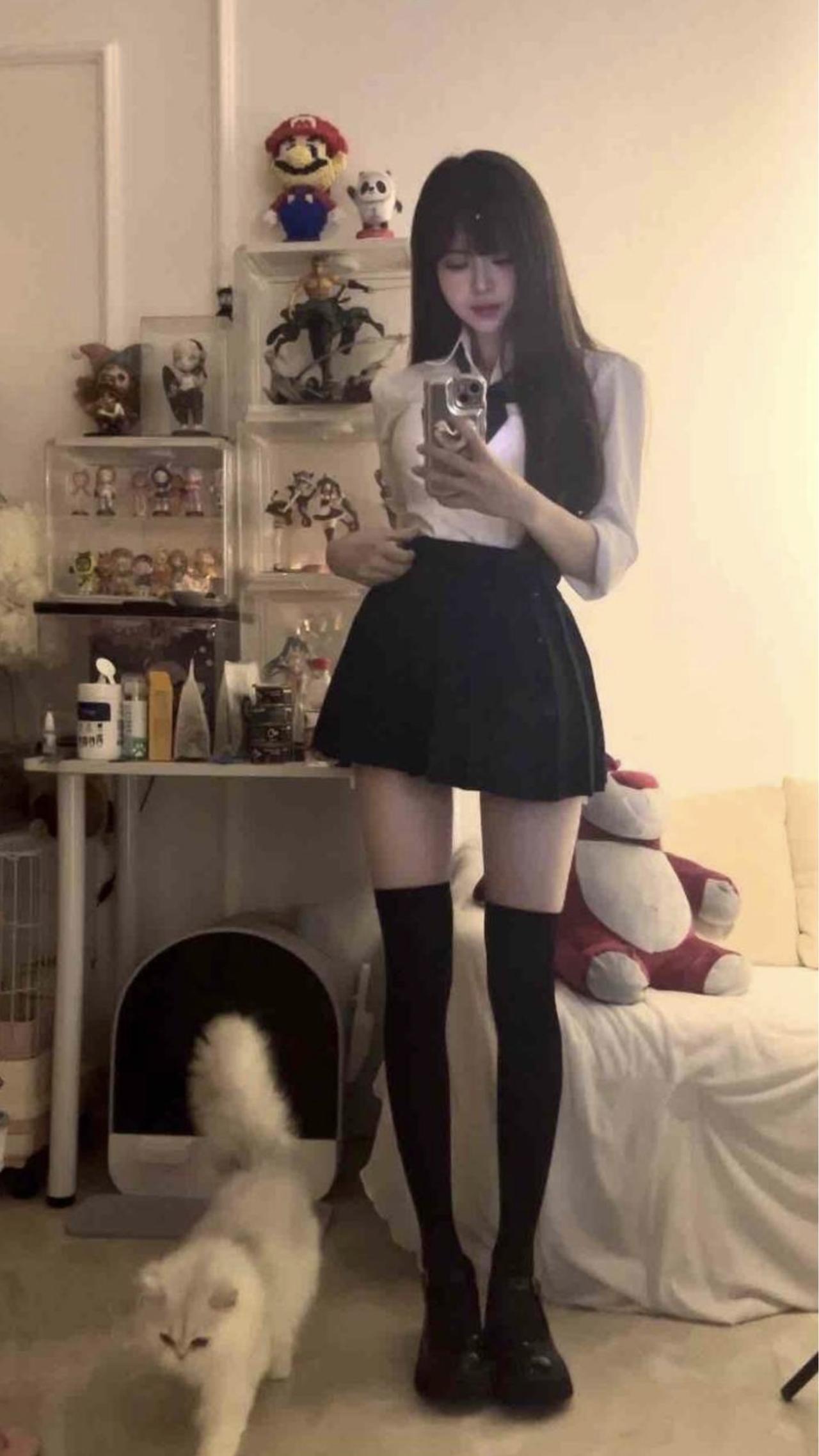 长腿御姐 04年/171cm/98斤黑丝高跟御姐 性感长腿 黑丝高跟 性感黑丝美