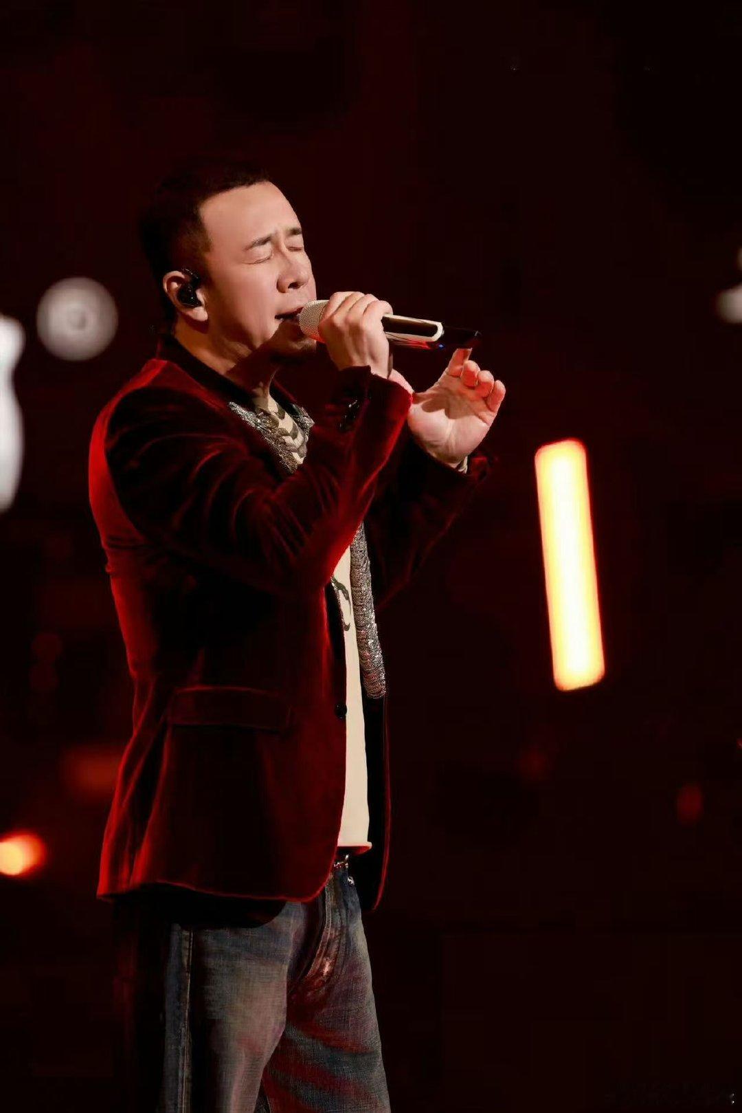 杨坤在蒋敦豪面前像个综艺新人 杨坤的“规则困惑”全靠蒋敦豪破解，从集赞玩法到人格