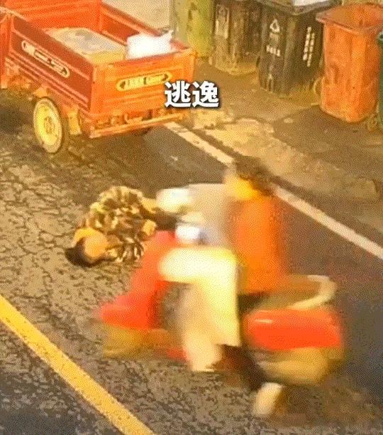 “性质全变了”。湖北谷城，一女子骑车行驶在路上时，被对向行驶的车子远光灯晃了眼，