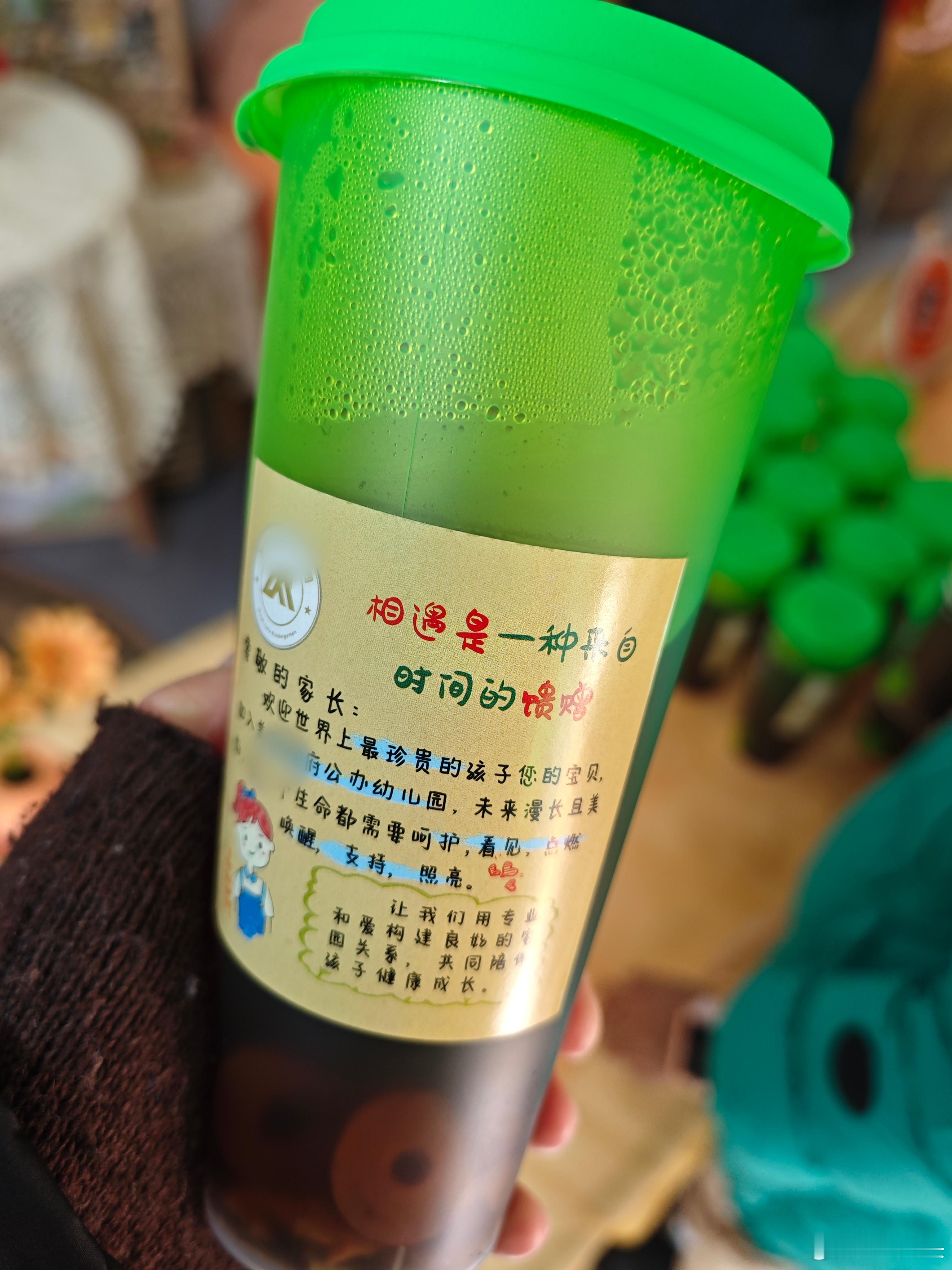 下午在幼儿园参加小可爱们的期末总结