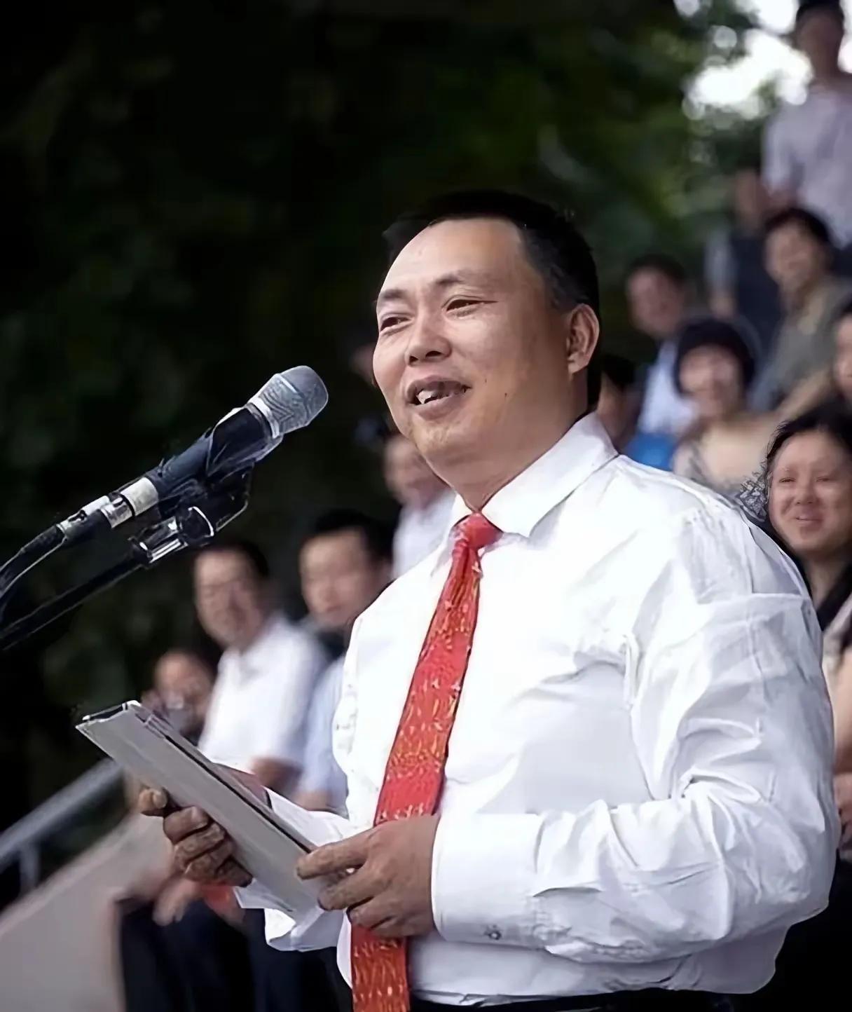 段永平从未对中国有过微词，他更倾向于保持低调，选择在美国陪伴家人，享受天伦之乐，