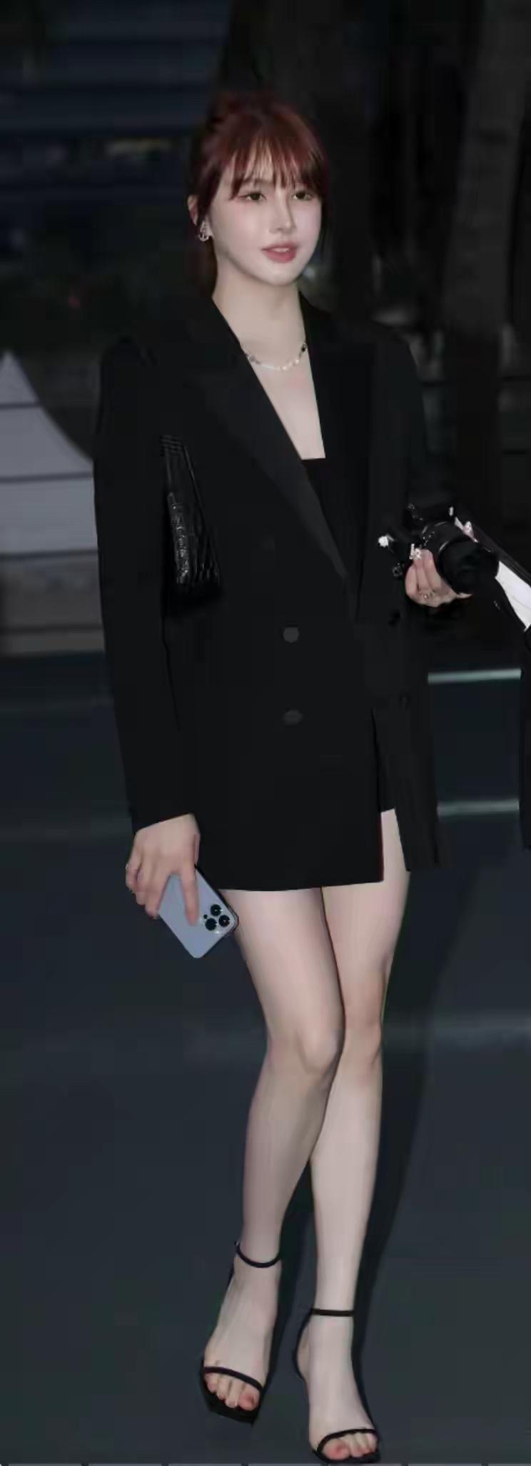 街拍示范搭配黑色短裤