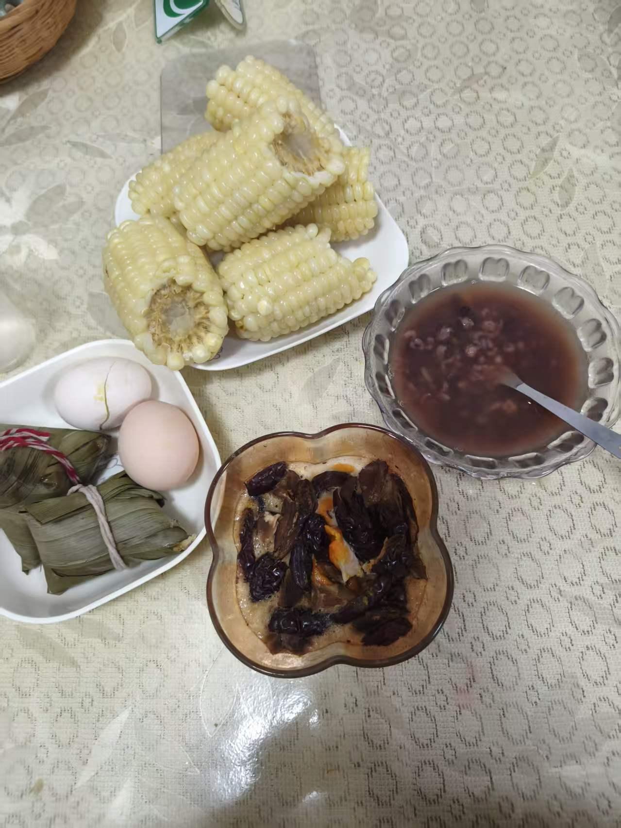 都这点了，才吃早点  ，早餐➕午餐二合一，省了粮食了[呲牙][呲牙][来看我][