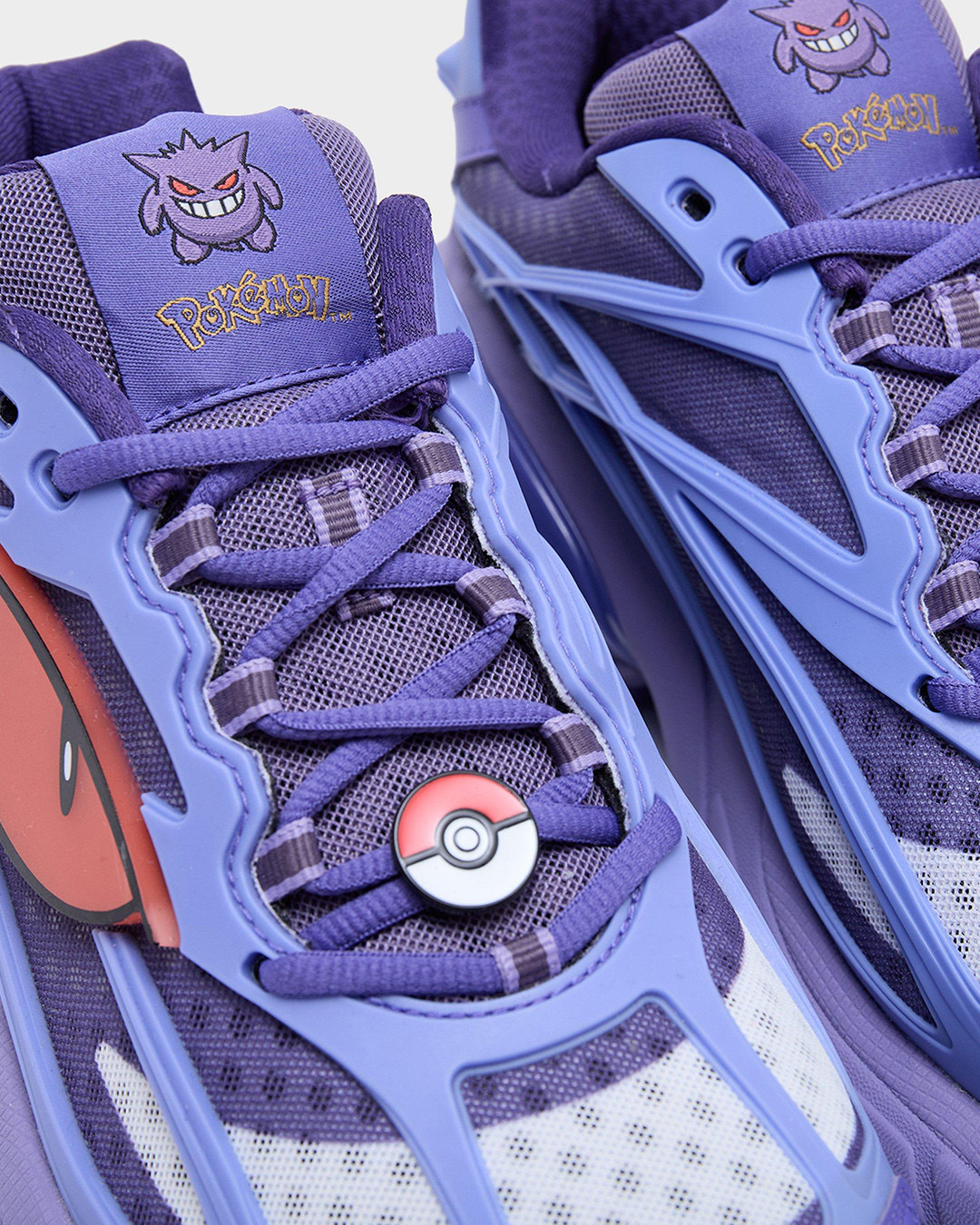 adidas 与宝可梦（Pokémon）联手推出联名系列，以喷火龙（Chariz