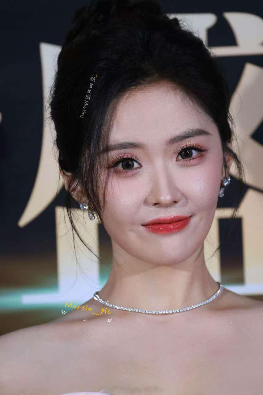王艺瑾[超话]   💚 王艺瑾造型  王艺瑾 今日份的公主👸🏻